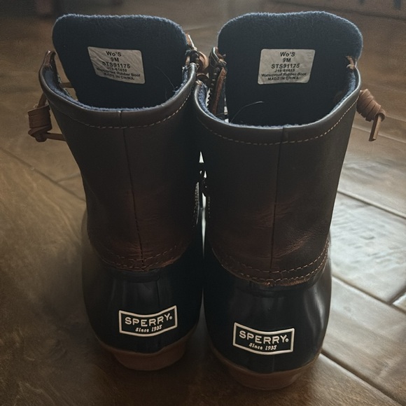 Sperry Saltwater duck boots - barely worn - Picture 3 of 6